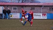 Fotbalisté Klatov (v červených dresech) v utkání divizní skupiny A doma remizovali s favorizovanou Třeboní 0:0.