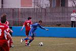 Fotbalisté Klatov (v červených dresech) v utkání divizní skupiny A doma remizovali s favorizovanou Třeboní 0:0.