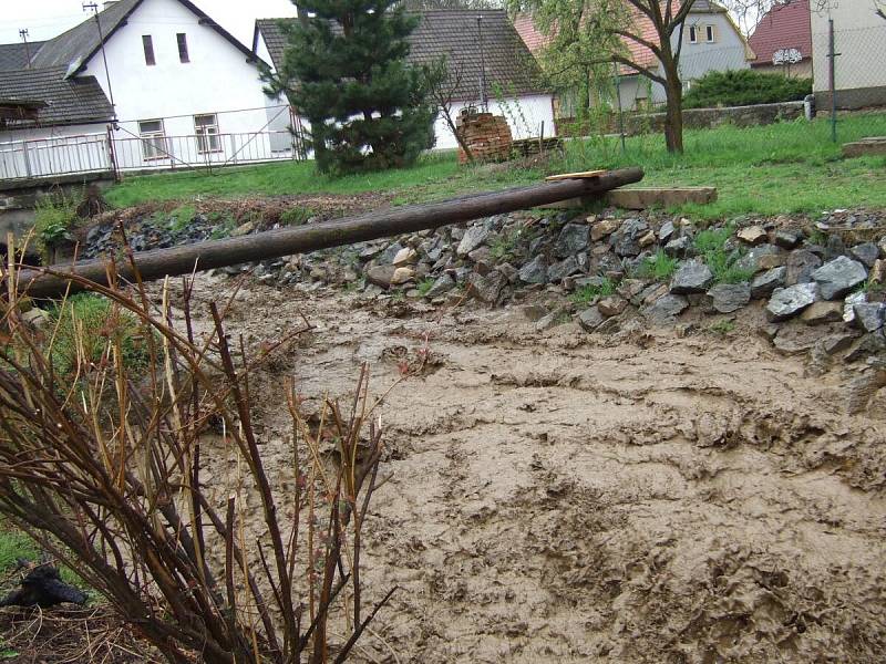 Následky sobotní bouřky v Petrovicích u Měčína