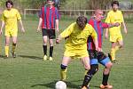 IV. třída: Neznašovy (ve žlutém) - Měčín B 0:2.