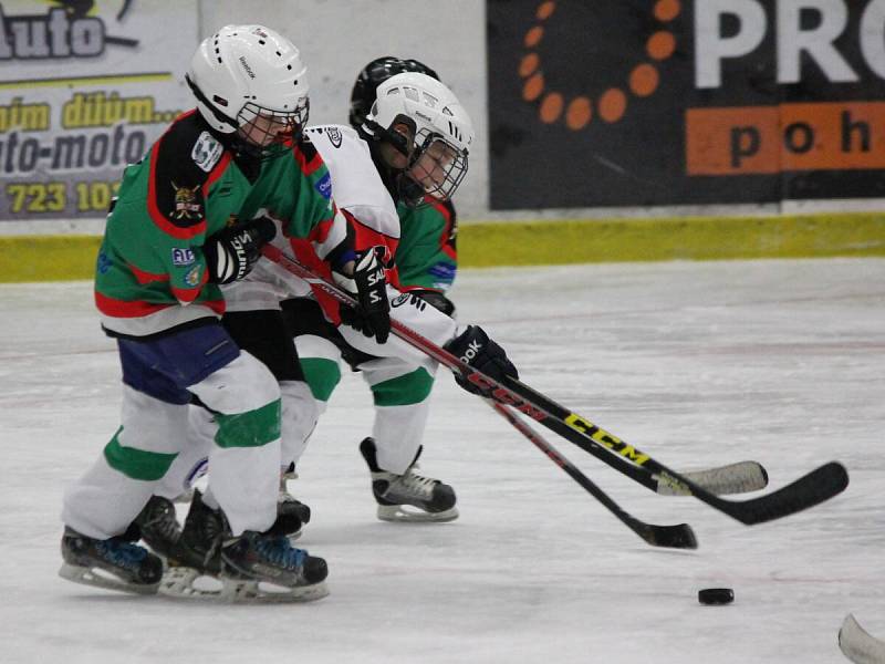 Krajský přebor 4. tříd: HC Klatovy (bílé dresy) - HC Domažlice 14:1