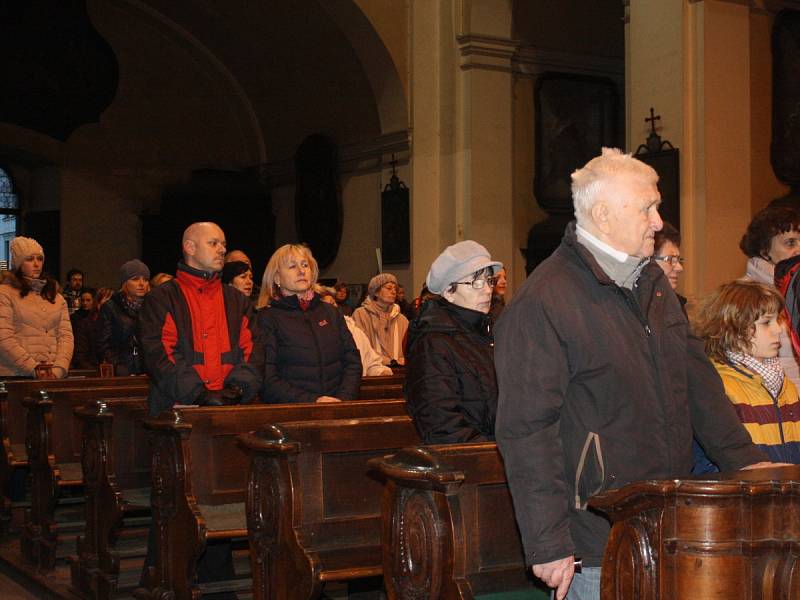 Rozdávání betlémského světla v Klatovech 2014.