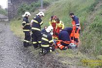 Mladá žena byla s těžkými zraněními transportována letecky do Fakultní nemocnice Plzeň.