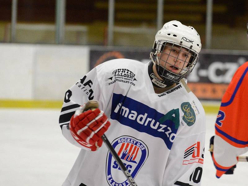 Přátelský zápas dorostu: HC Klatovy (v bílém) - HC Tachov-Mariánské Lázně 5:3.