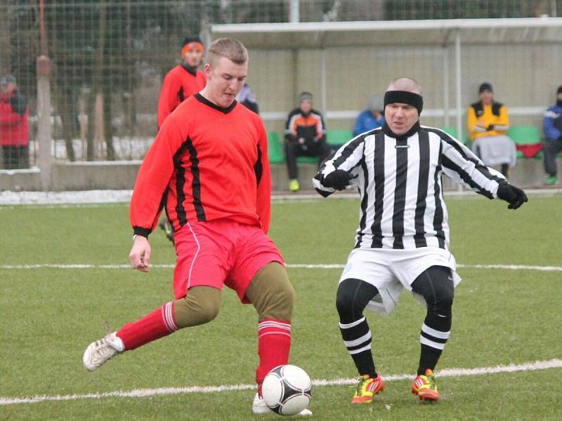 Zimní turnaj v Sušici: Nýrsko (v pruhovaném) - Luby 2:0.