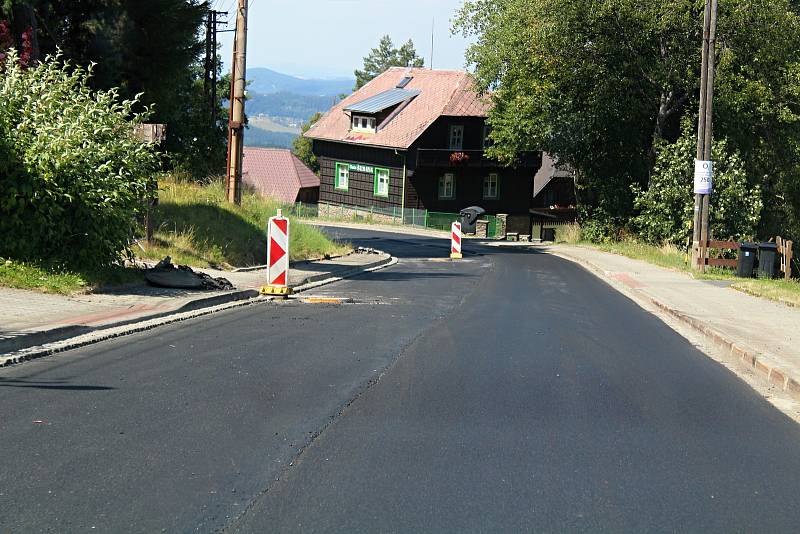 Nová silnice z Hojsovy Stráže na Špičák.