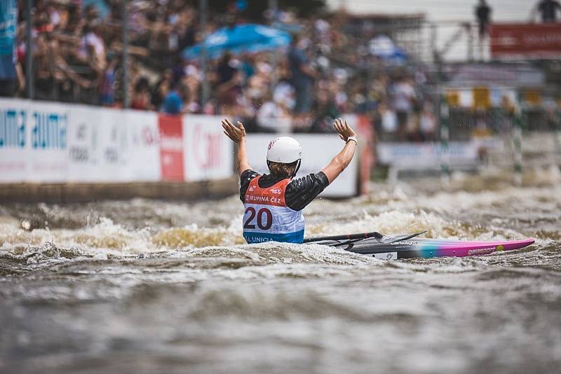 Antonie Galušková má na MS v italském Ivree první zlato, a to ze závodu hlídek kajakářek do 23 let.