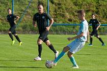 Fotbalisté FK Okula Nýrsko (na archivním snímku hráči v černých dresech ze zápasu na Rapidu) porazili o víkendu Černice 2:1 díky gólu v poslední minutě.