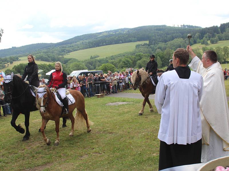 V Uhlišti se v sobotu konalo tradiční žehnání koní.