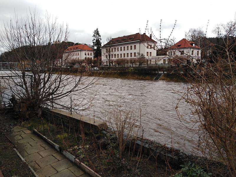 Rozvodněná Otava v Sušici.