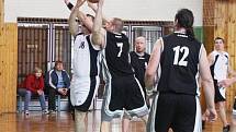 Basketbalisté BK Klatovy zvládli úspěšně dvojzápas play off krajského přeboru mužů se soupeřem z Přeštic.