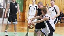 Basketbalisté BK Klatovy zvládli úspěšně dvojzápas play off krajského přeboru mužů se soupeřem z Přeštic.