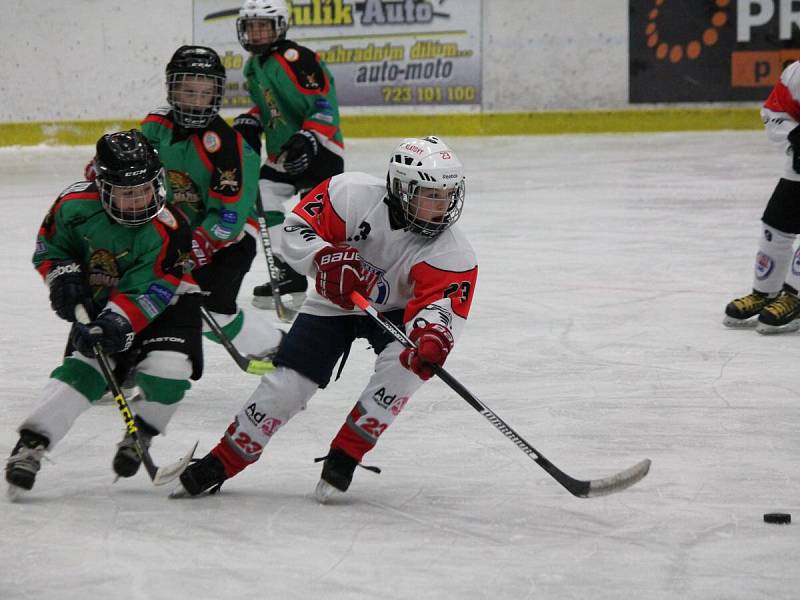 Krajský přebor 4. tříd: HC Klatovy (bílé dresy) - HC Domažlice 14:1