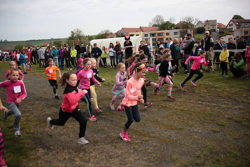 Přespolní běh v Mochtíně v roce 2019 přilákal rekordní účast.