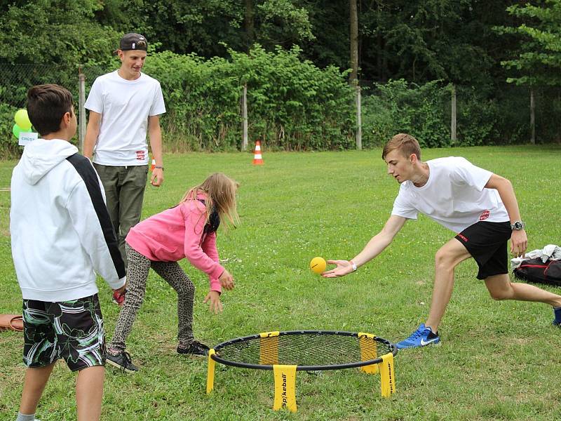 Během festivalu Open Air Lázně v Klatovech vystoupil zpěvák Ben Cristovao.