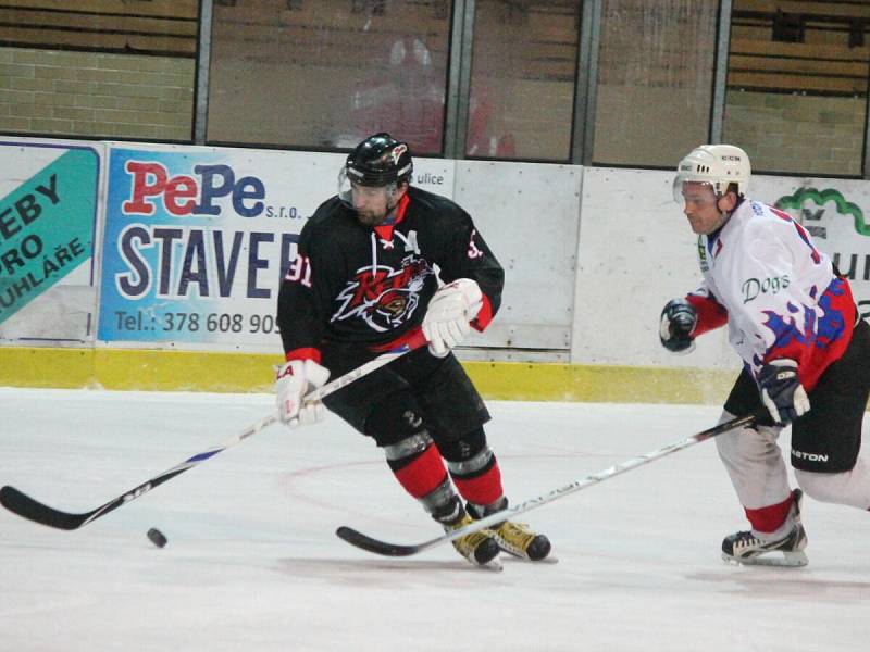 Krajská liga mužů: HC Klatovy B (v bílém) - HC Nejdek 0:1.