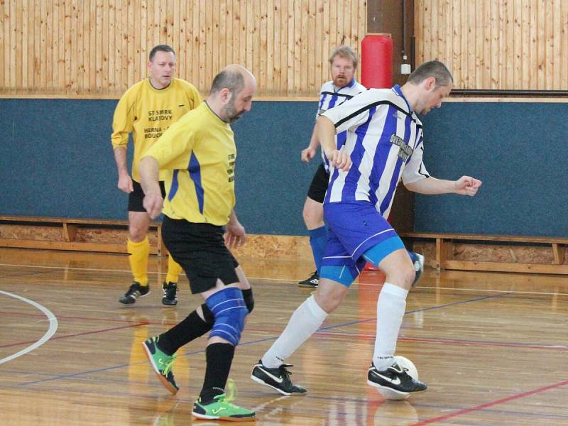 Zimní amatérská liga: ST Smrk Klatovy (žluté dresy) - SK Panters Klatovy 4:2 