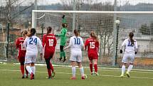 Zimní příprava, ženy: SK Klatovy 1898 (na snímku fotbalistky v červených dresech) - FC Viktoria Plzeň B / TJ VS Plzeň (bílé dresy) 0:6 (0:2).