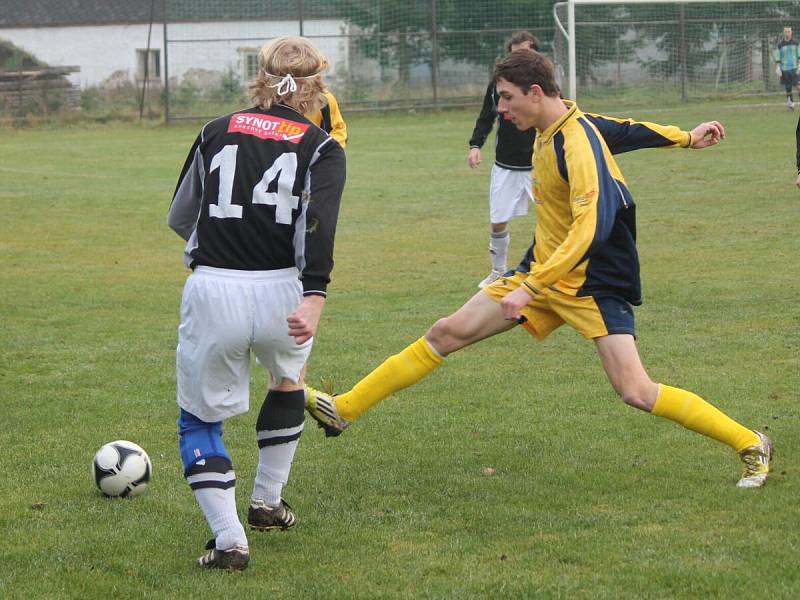 1. B třída: Hradešice (ve žlutém) - Přeštice B 2:1.