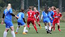 5. kolo České divize žen, skupina C: FC Táborsko – SK Klatovy 1898 (na snímku fotbalistky v červených dresech) 1:0 (1:0).