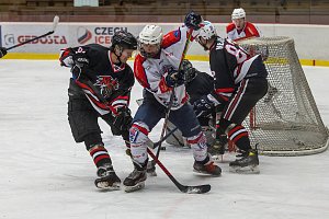 Krajská liga, semifinále play-off, 1. zápas: HC Klatovy (na snímku hokejisté v bílých dresech) - HC Rebel Město Nejdek 2:5.