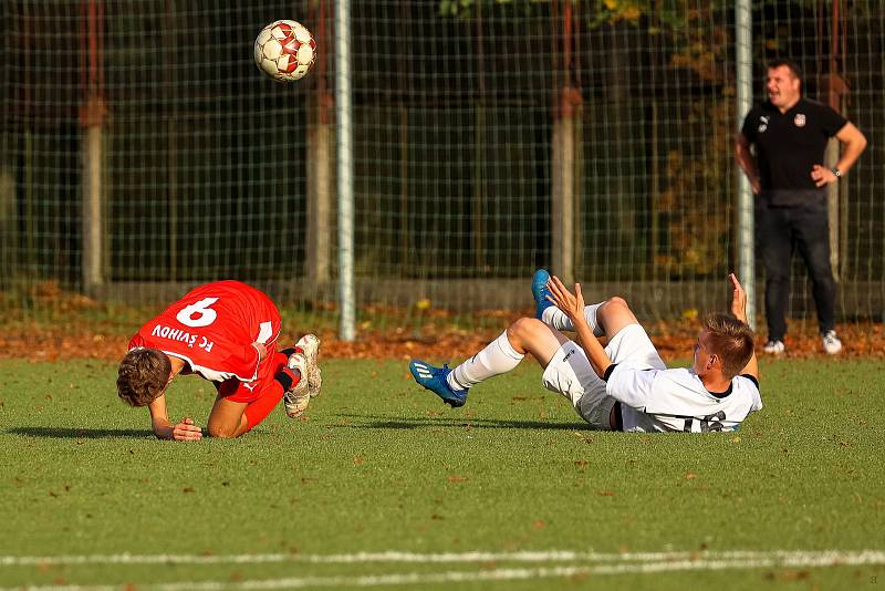 10. kolo okresního přeboru: TJ Sušice B (na snímku fotbalisté v bílých dresech) - FC Švihov 2:2 (1:1).