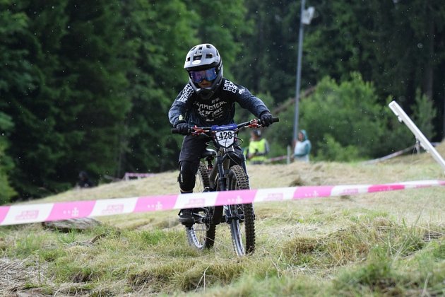 Česká Enduro série vrcholí na Špičáku.