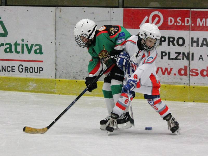 Minihokej 2. třídy 2016/2017: HC Klatovy (bílé dresy) - HC Domažlice 6:5