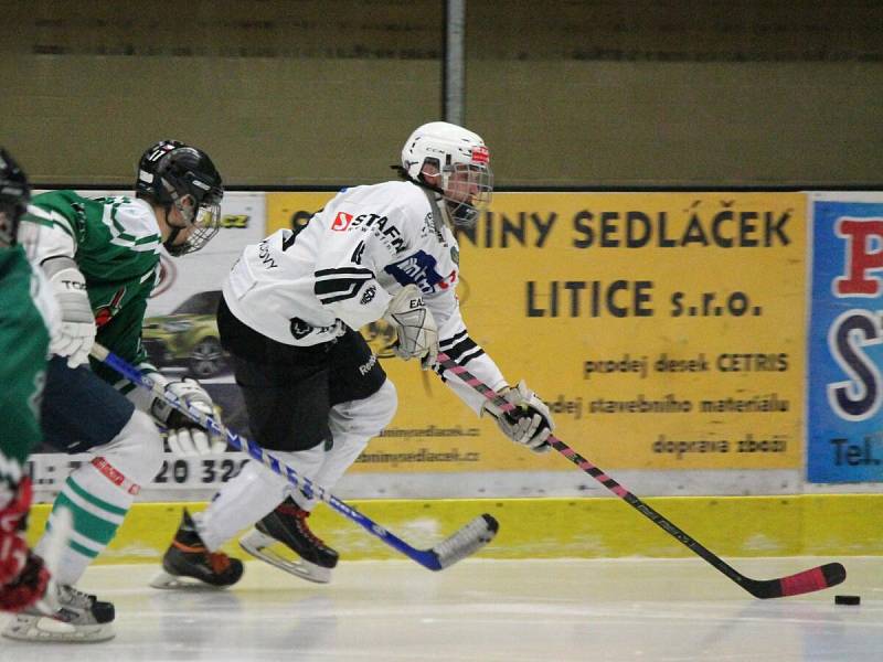 Krajská liga juniorů 2016/2017: HC Klatovy B (bílé dresy) - HC Slavoj Český Krumlov 4:5sn