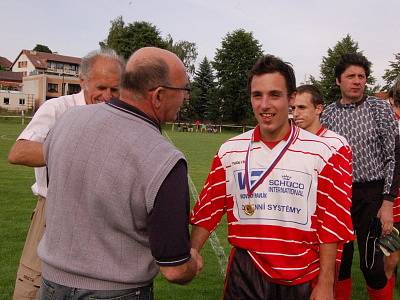 Fotbalisté Mochtína B  ve svém předspoledním vystoupení ve III. třídě doma porazili Kolinec 3:2. 