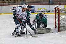 2. liga, skupina Západ (25. kolo): SHC Klatovy (na snímku hokejisté v bílých dresech) - HC Baník Příbram (zelené dresy) 1:5.