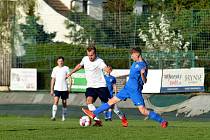 I. B třída Středočeského kraje, skupina D, 19. kolo: SK Slavia Jesenice (na snímku fotbalisté v bílých dresech) - FK Říčany 2:4 (1:0).