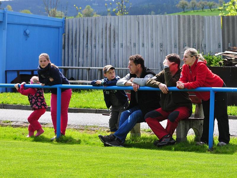 Okresní přebor starších žáků Strážov - Hrádek 12:0.