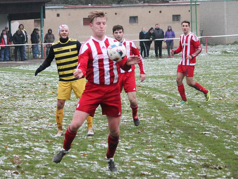 Krajský přebor 2016/2017: Luby (bíločervené dresy) - Chotíkov 1:0