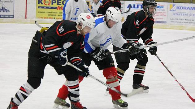 Klatovská hobby liga 2016/2017: AHC Gladiators (černé dresy) - HC Poběžovice 5:1