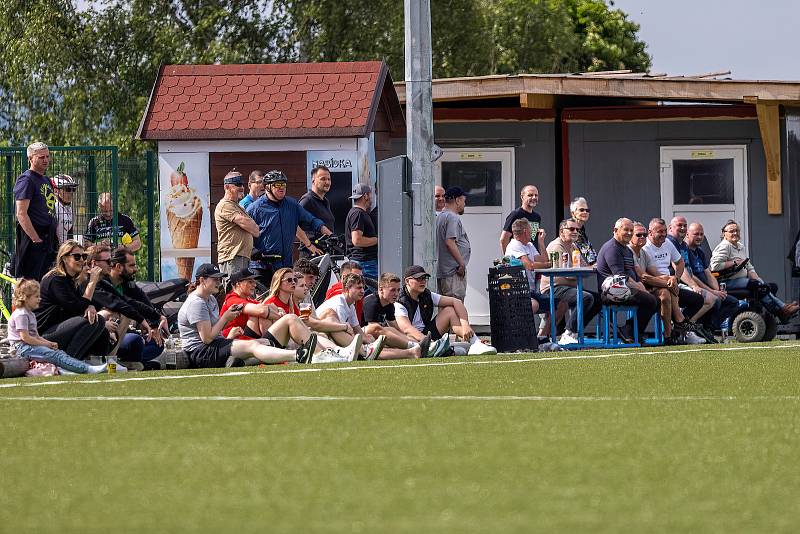 I. B třída, skupina B, 23. kolo: SK Klatovy 1898 B (na snímku fotbalisté v červených dresech) - SK Bolešiny (modří) 2:0.