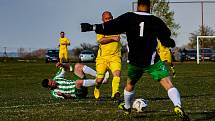 Z archivu: Fotbalisté FK Budětice 2012 (žlutí) zvládli velice náročný souboj na půdě Železné Rudy, kde ve 4. kole III. třídy zvítězili 4:3.