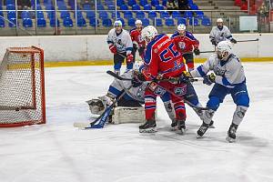 Krajská liga, čtvrtfinále play-off, 1. zápas: HC Domažlice - HC Klatovy (na snímku hokejisté v červených dresech) 5:5.