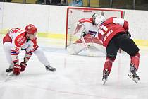 2. liga 2016/2017 - play-off: SHC Klatovy (červené dresy) - HC Lední Medvědi Pelhřimov 7:4