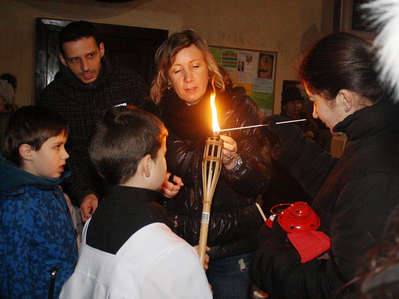 Rozdávání betlémského světla v Klatovech 2014.