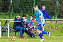 Fotbalisté TJ Sokol Mochtín (hráči v modrých dresech z týden starého zápasu proti Lubům) prohráli v dohrávce 20. kola na půdě Bělé na Radbuzou 2:6.