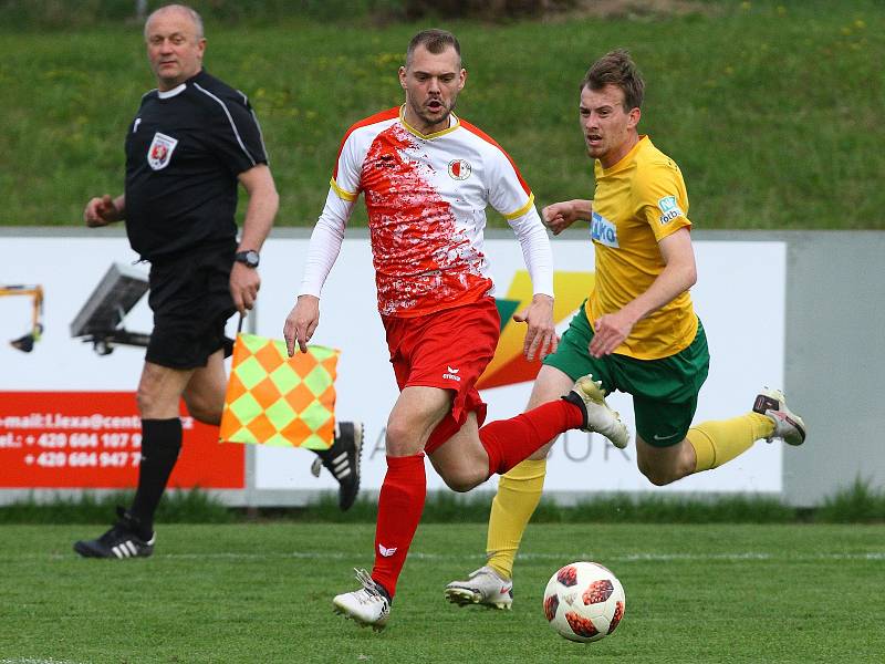 23. kolo KPM: Slavia Vejprnice - START Tlumačov (žlutí).