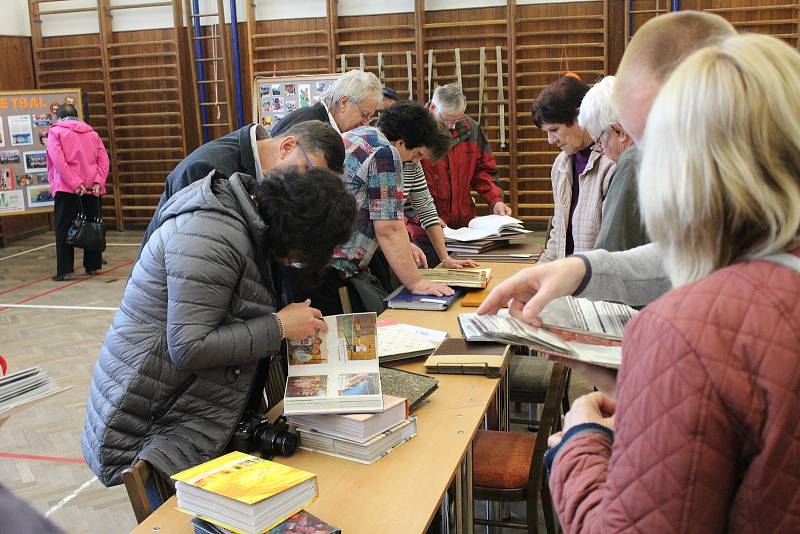 Oslavy 100 let republiky a otevření nové sportovní haly ve Švihově