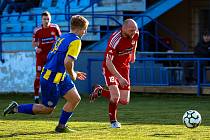 18. kolo FORTUNA divize A: SK Klatovy 1898 (hráči v červených dresech) - FC Viktoria Mariánské Lázně (žlutomodří fotbalisté) 3:2 (1:2).