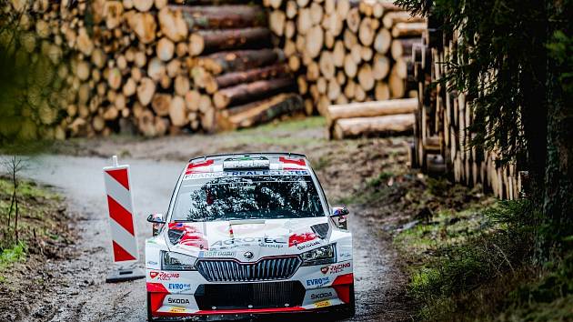 Jan Kopecký, úřadující český šampion, bude obhajovat na 57. ročníku Rallye Šumava Klatovy loňské prvenství (na snímku). Ale letos pojede se zbrusu novou Škodou Fabia RS Rally2.