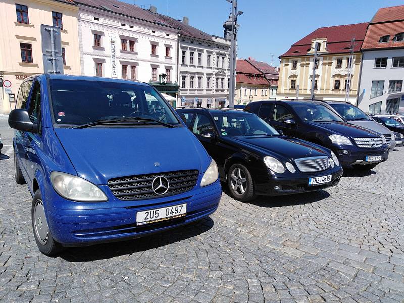 Sraz vozů značky Mercedes v Klatovech.