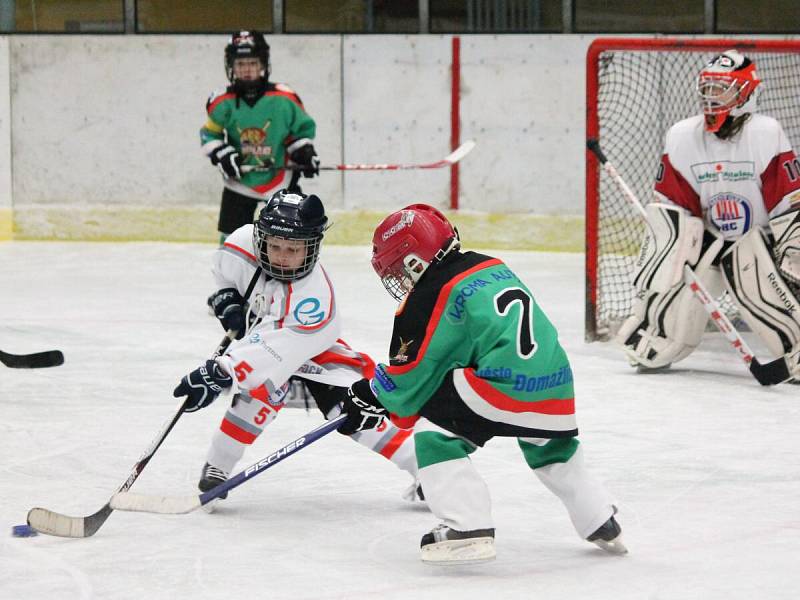 Minihokej 2. třídy 2016/2017: HC Klatovy (bílé dresy) - HC Domažlice 6:5