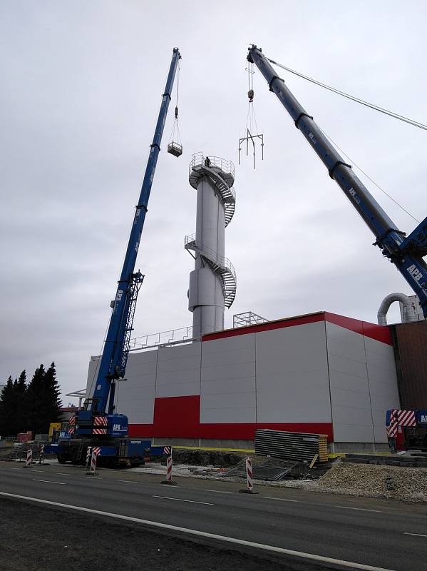 Instalace kolony odparky v Lyckeby Amylex Horažďovice nebyla jednoduchá. Jen tento díl měřil 22 metrů a vážil 57 tun.