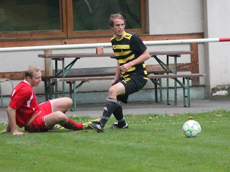 Krajský přebor: Luby (v červeném) - Chotíkov 2:2.