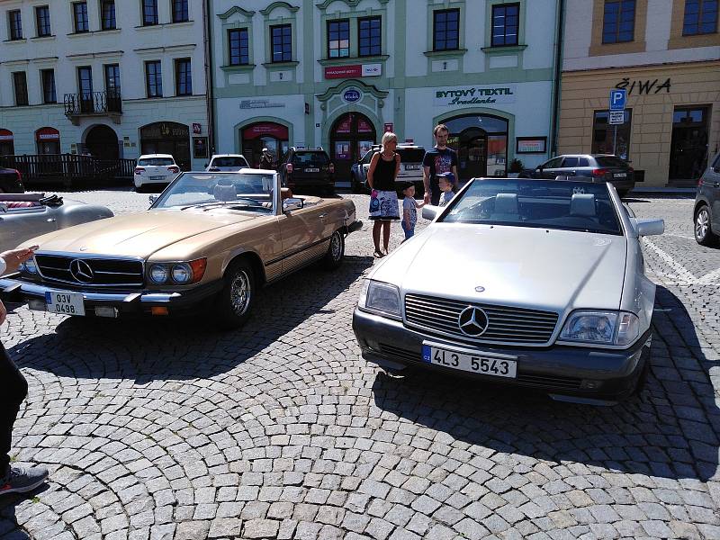 Sraz vozů značky Mercedes v Klatovech.